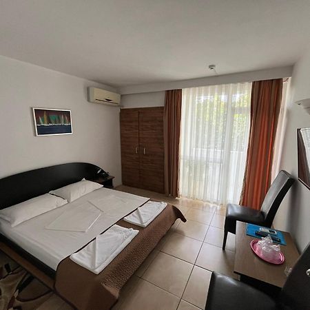 Hotel Metropol مامايا المظهر الخارجي الصورة