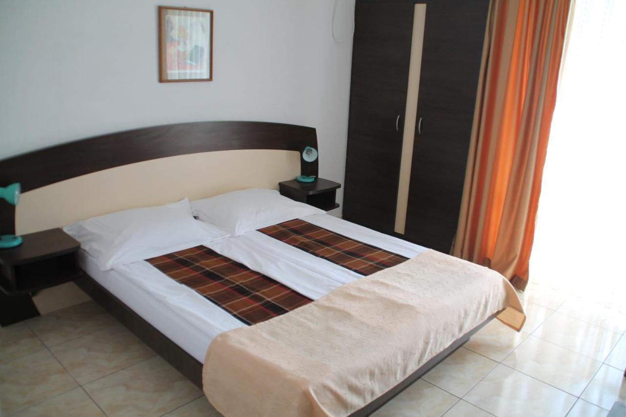 Hotel Metropol مامايا المظهر الخارجي الصورة