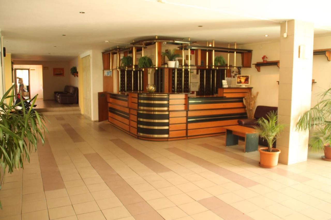 Hotel Metropol مامايا المظهر الخارجي الصورة