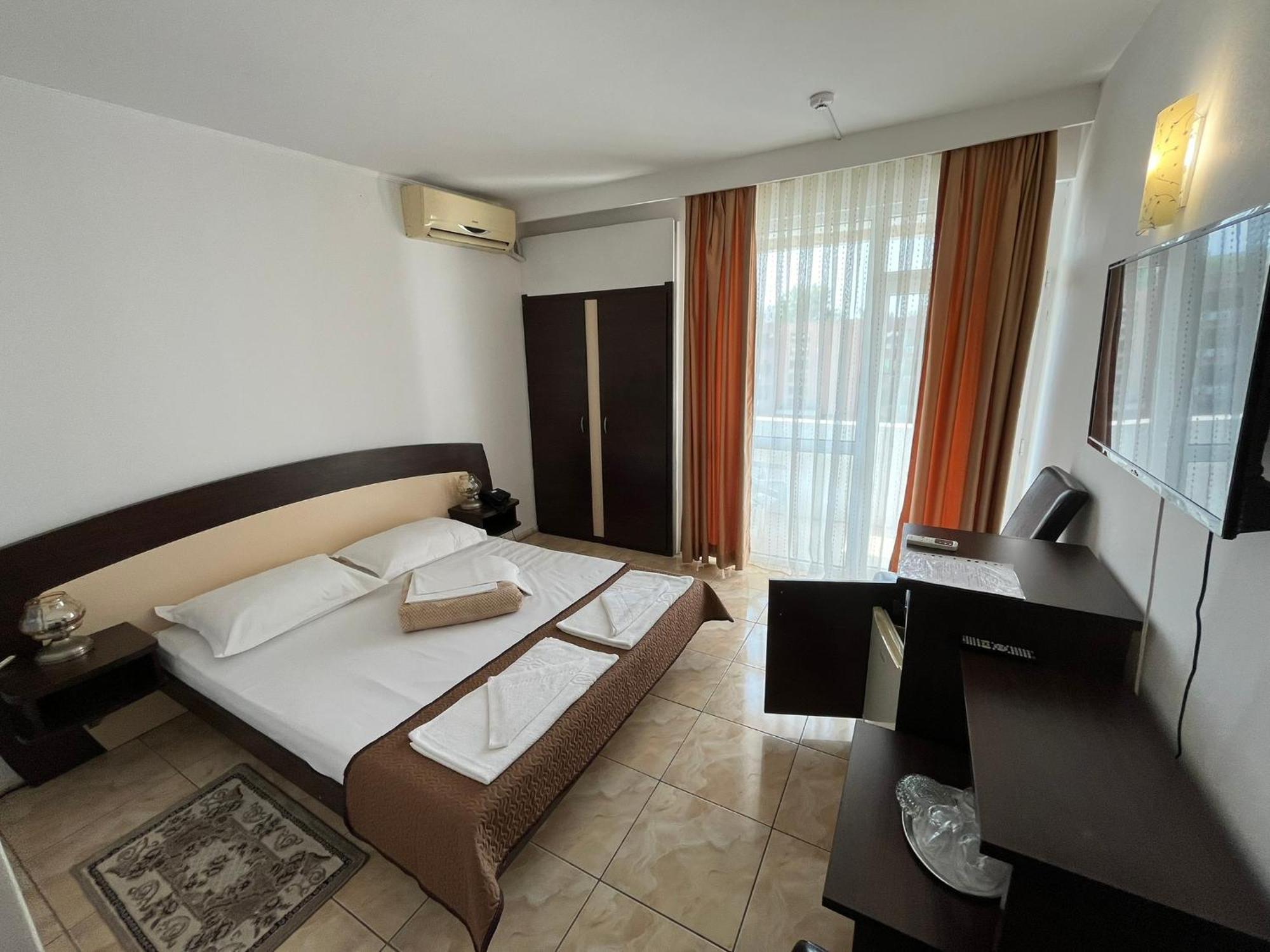 Hotel Metropol مامايا المظهر الخارجي الصورة